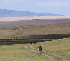 Towards Khongoriin Els Sand Dunes