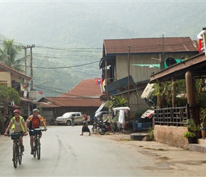 Malc and Carel climb through Pak Beng