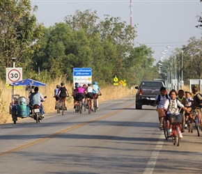 Group and children heading to Aranyaprathet