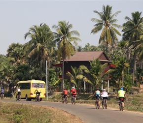 Group to Banteay Samre