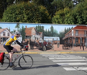 Ian passes Chemainus Mural