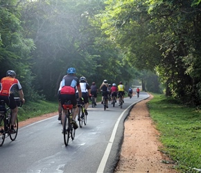 Along great tarmac towards Sigiriya