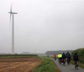 18.11.08.17 10 Approaching windmill