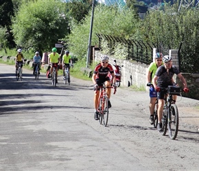 Terry, Phil and Eric head for Manali