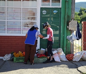 Sima buying carrots