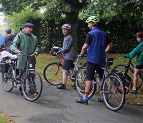 Meeting a French cyclist as we cycled into Redon