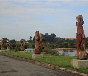 Chainsaw woodcuts at Llanquihue