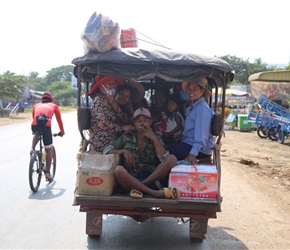 Full jeep at Moung Roessei