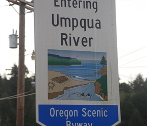 14.09.155UmpquaRiverScenicSign.jpg