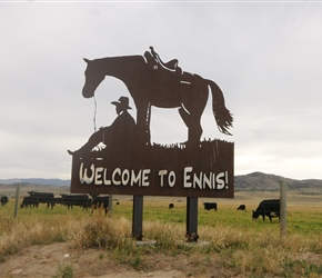 Ennis Town Sign