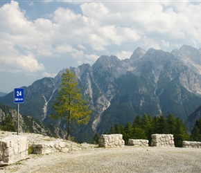 Bend 24 on the Vrsic Pass. Each bend was numbered. Starting from Trenta, the ascent is 11.82 km long. Over this distance, the elevation gain is 993 meters. The average percentage is 8.4 %.