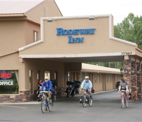 Colin, Linda and Helen leave the Rodeway Inn, Gunnison