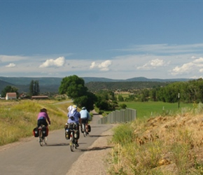 Steep descent on the cycleway to Redstone