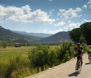 Racers heading away from Aspen towards Basalt