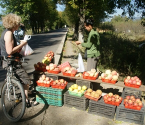 Josiane buying apples and pears