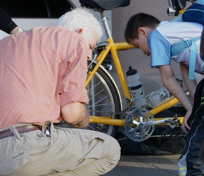 Watching Peter putting the tandem back together