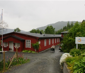 Terry leaving Stryn YHA in the rain