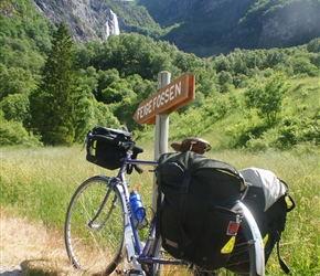 The road to Feigefossen