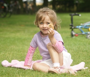 Morven picnicing at Stokesay Castle