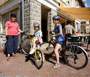 Anne, Ariane and Morgan at Lozon