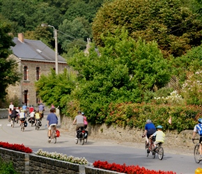 Heading up the hill from Spontin to Durnal