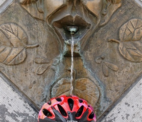 Alice under the fountain at Haverlange