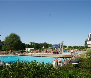 Chevetogne pool. You needed speedos and swimming hat to venture here. It was good fun so why after a few years did they close it? So this IS a historical picture