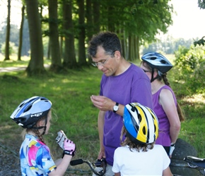 Louise offers minstrels to James and Kate