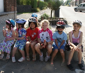 Gabriella, Louise, Kate, Alice, Ruby and Caitlin with snacks at Assesse