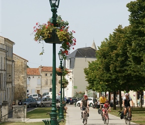 20.08.2012-CTC-Chateau---Jonzac-(28)-Duncan,-Ruth,-Anna-and-Robin-in-Jonzac.jpg