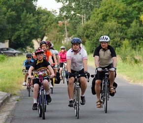 20.08.2012-CTC-Chateau---Jonzac-(3)-Emma,-Steve-and-Lester-leave-the-chateau.jpg