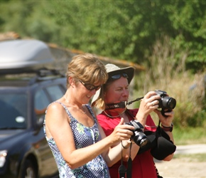 Siobhan and Karen figure out the DSLR video setting