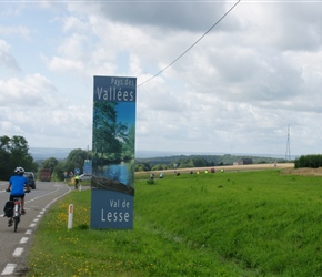 Along the escarpment and quite some view to the left we head for the park