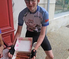 James eclairs at Chateauneuf