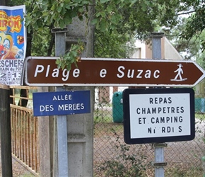 Plage de Suzac signpost