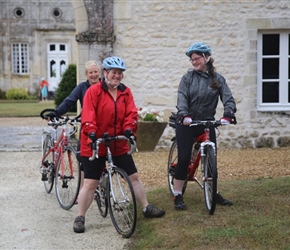 Linda and Emma waiting to leave at Chateau Clerbise