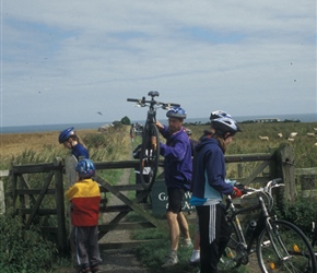 Geoff lifting a bike at Rumbling Kern