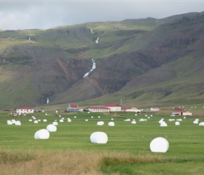 Blaes, farm and mountains