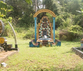 Large graveyards are not a sight in Sri Lanka.What you do see are graves from singles to maybe 40. This small group were for military deaths and were highly decorated with pictures and paint