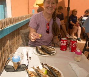 Sardines for lunch at the cafe close to the harbour. Freshly grilled, they weren't gutted