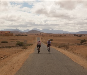 Dianne and Lynne head towards El Had N'Belforne