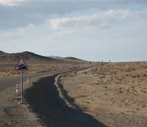 The peloton on the climb out of Uglii