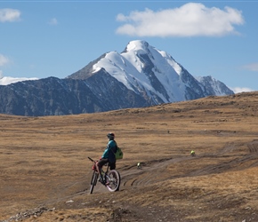 Tuul and Khüiten-Peak