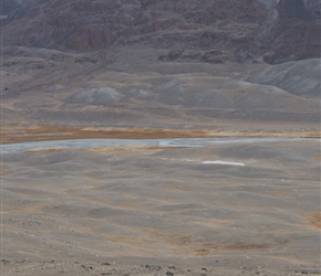 David descends to the morning stop and the area of Petroglyths