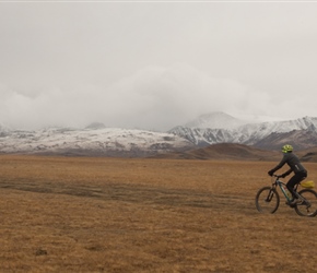 After a morning stop in a sheltered area, Kath and Peter set off