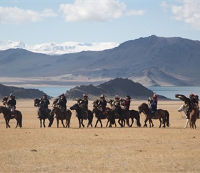 17.09.22-10-Eagle-hunters-on-horseback.jpg