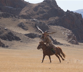 Having caught the eagle in the ring, the participant gallops back