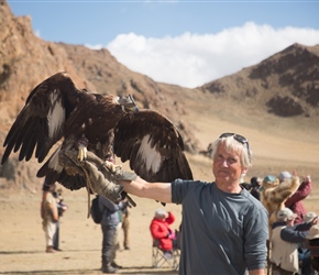 So here's the winner, literally because this eagle won, flying from the cliff to handler in 12 then 14 seconds over 2 rounds