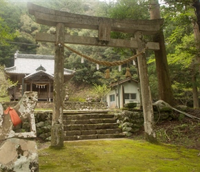 Hage Tenmangu temple by the river