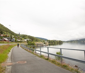 Cyclepath to Fagernes along the edge of Strongafjorden